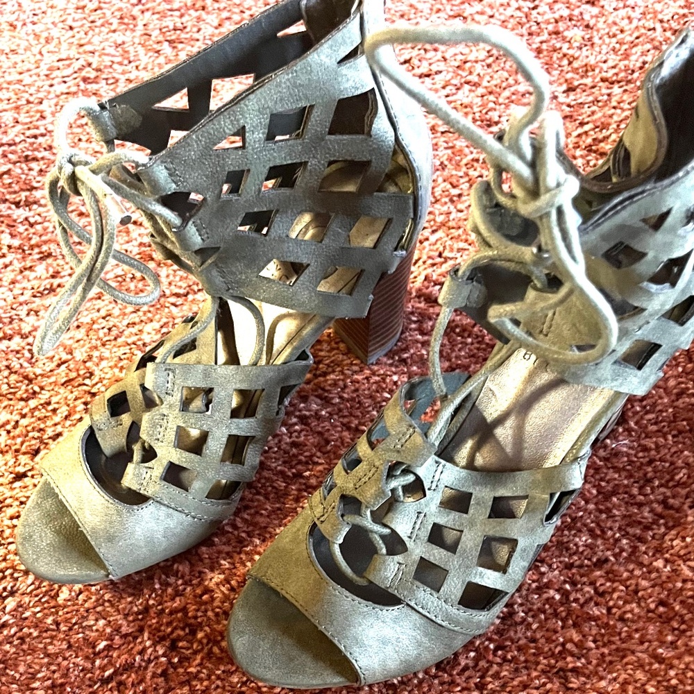 Guess Green Suede pumps shoes size 6